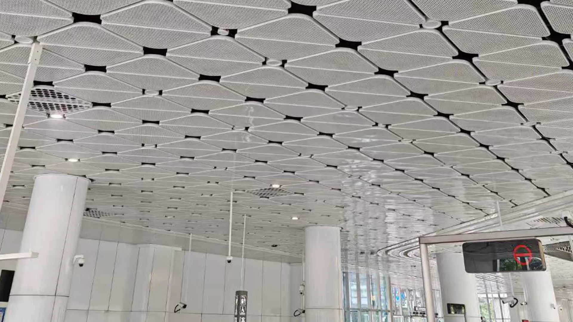 Sound-absorbing perforated aluminum panel ceiling for high-speed railway station, acoustic aluminum cladding for public transit building interior decoration