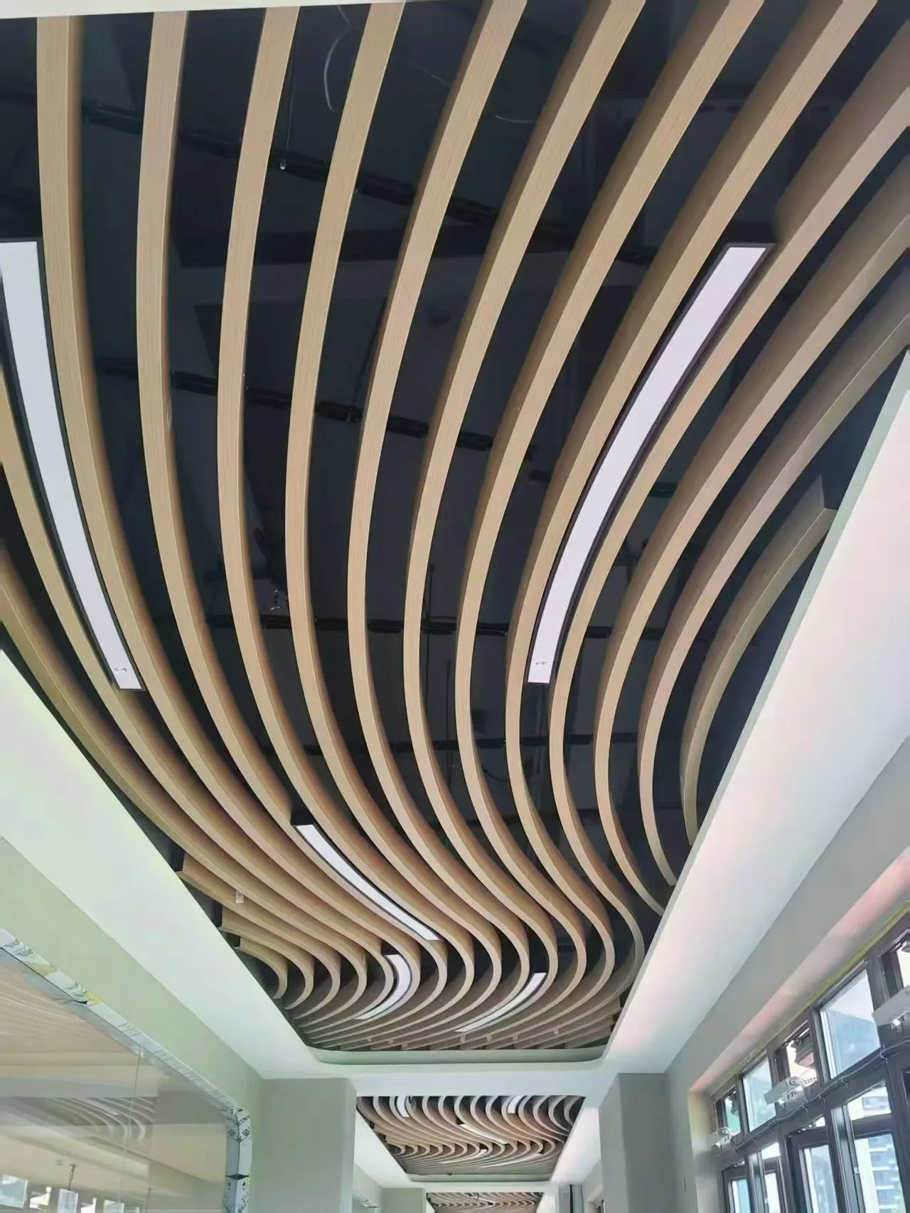 Curved aluminum square tube ceiling, custom size, color, thickness and shape curved aluminium baffle ceiling