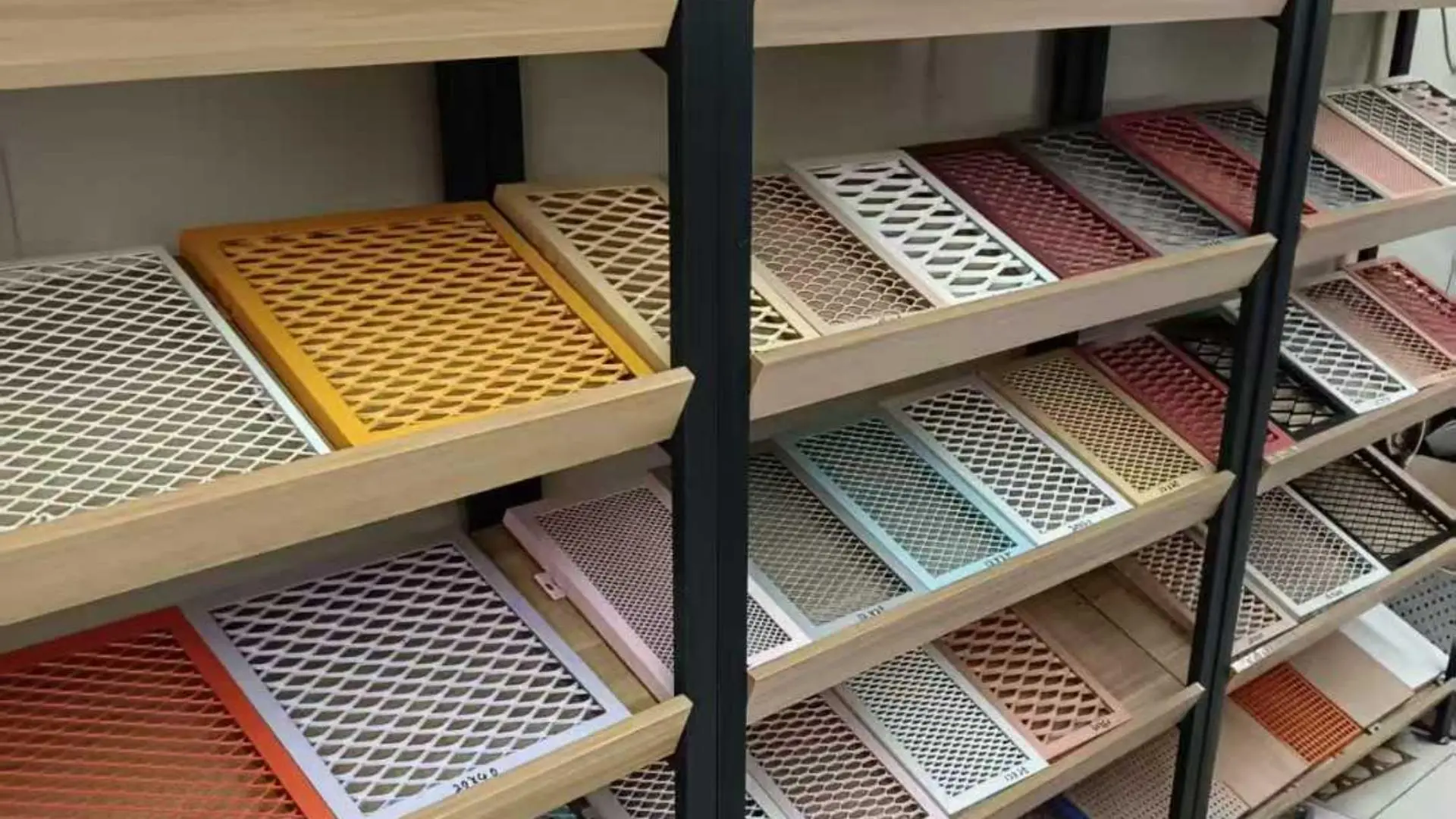 Various aluminum expanded mesh samples, decorative stretched aluminum mesh for facade and ceiling