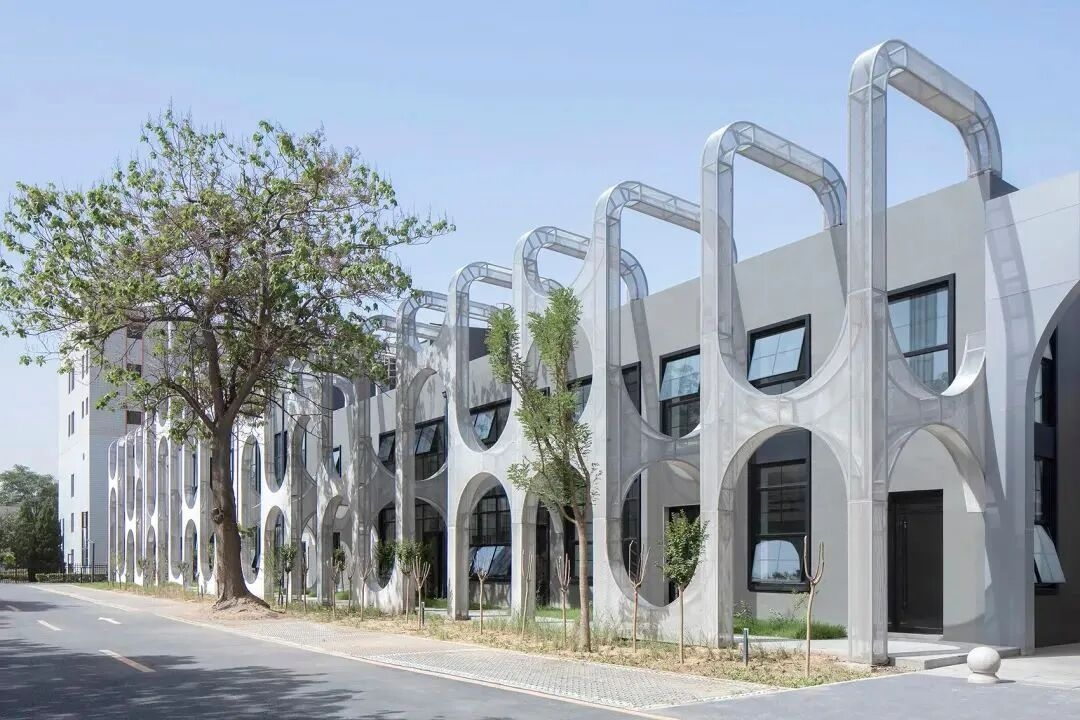 aluminum mesh application in office building facade