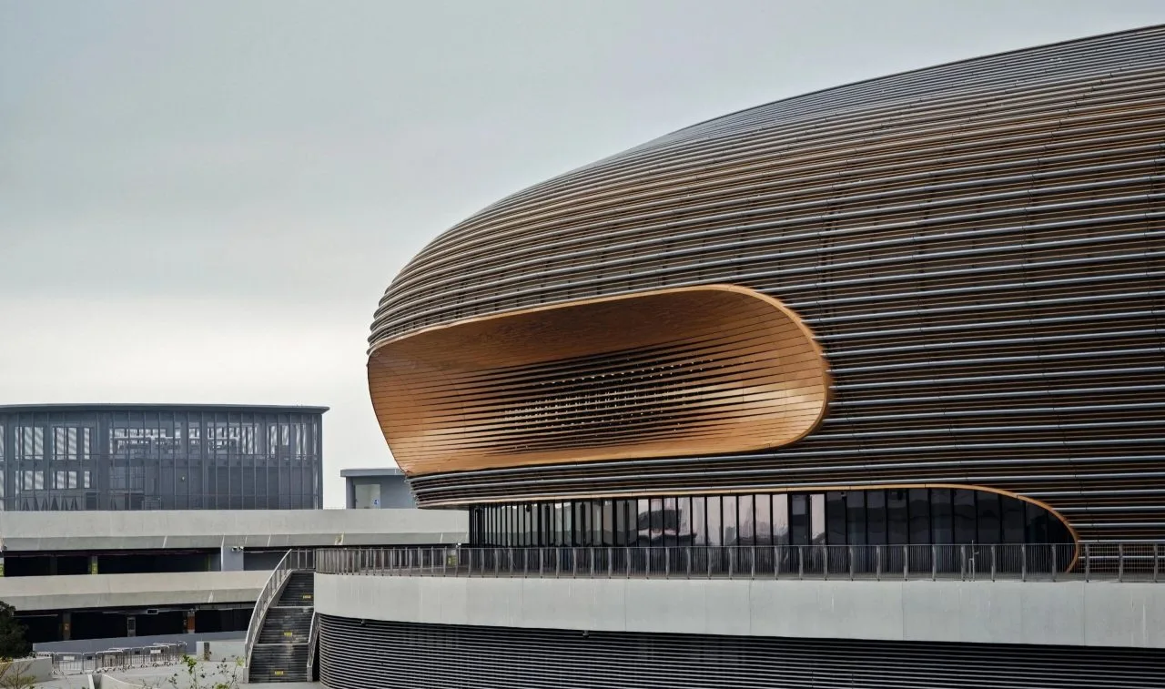 Modern commercial building facade with custom curved aluminum strip cladding Modern commercial building facade with custom curved aluminum strip cladding