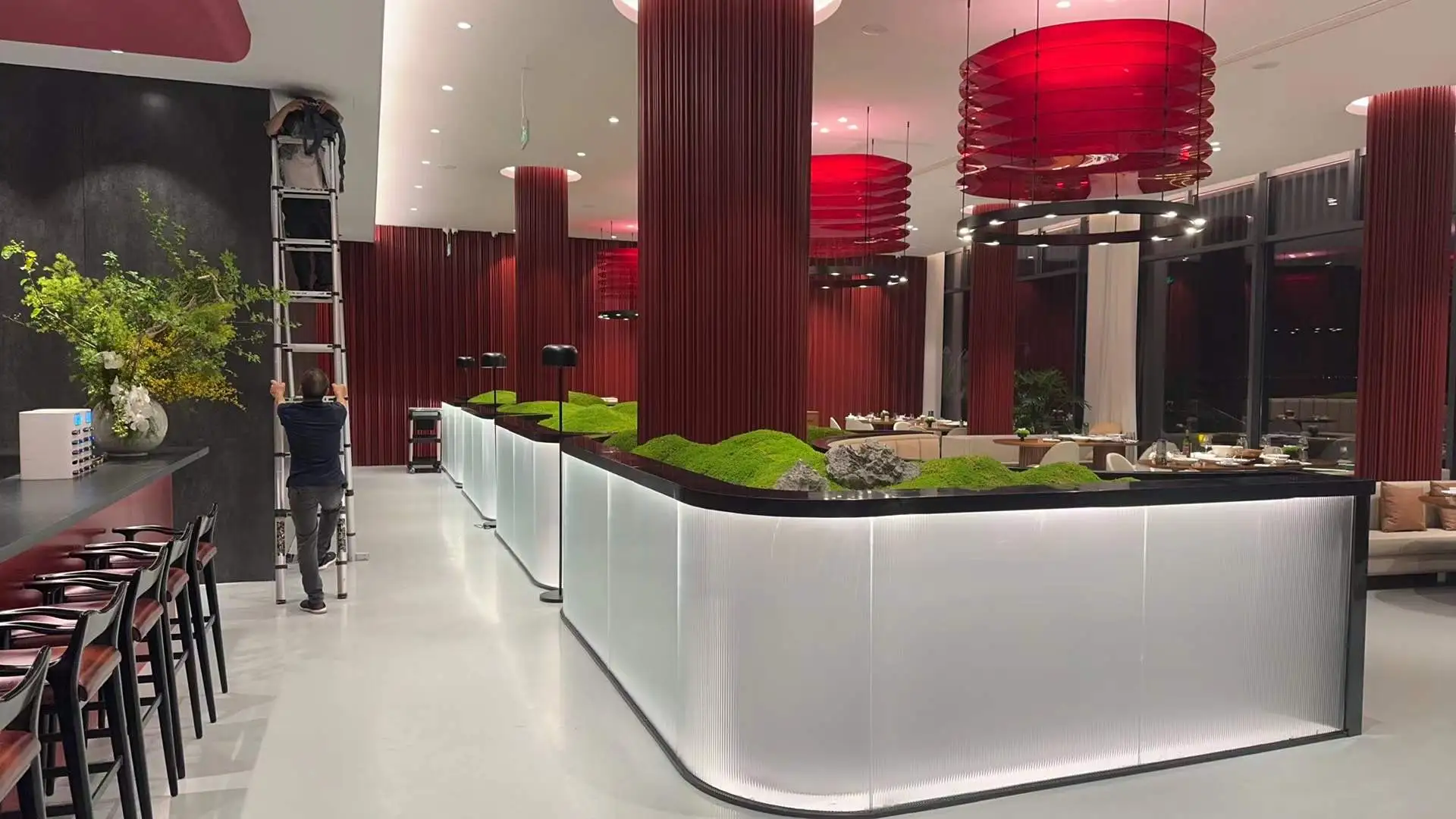 Hidden corrugated aluminum panel application in commercial building