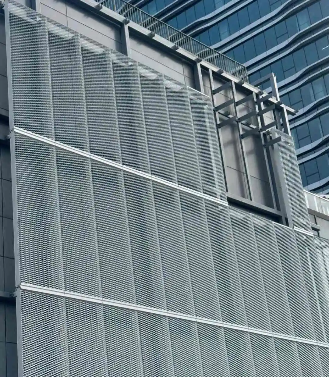 Southeast Asia export high temperature humidity resistant aluminum mesh, commercial building facade application Southeast Asia export high temperature humidity resistant aluminum mesh, commercial building facade application