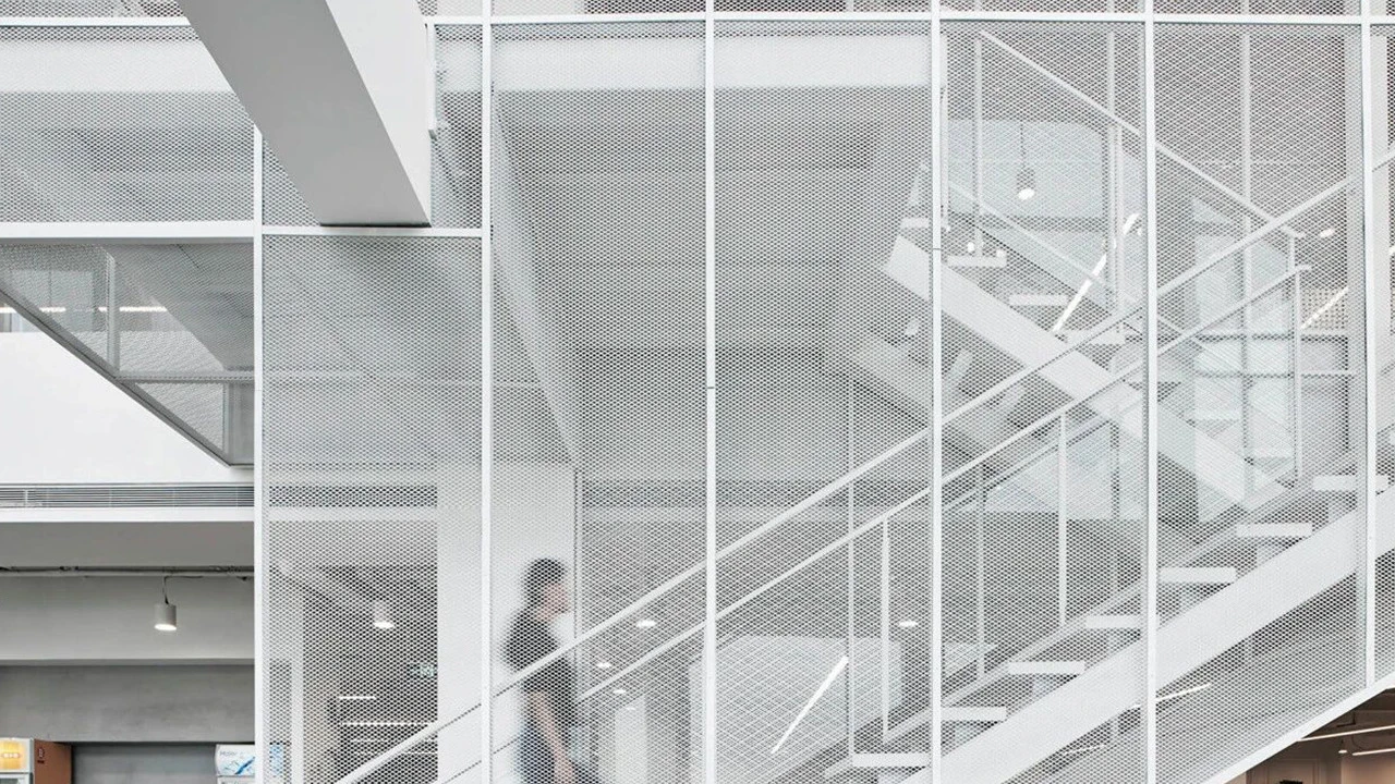Diamond-shaped aluminum mesh for interior decoration Diamond-shaped aluminum mesh for interior decoration