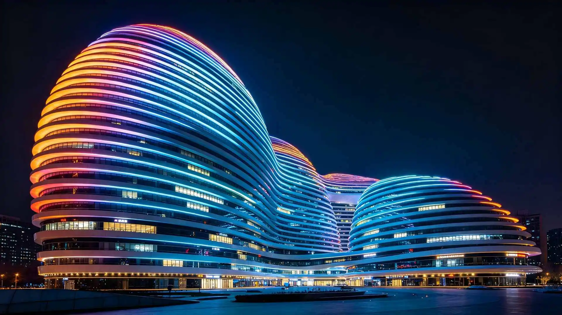 Curved aluminum curtain wall with integrated LED lighting Curved aluminum curtain wall with integrated LED lighting