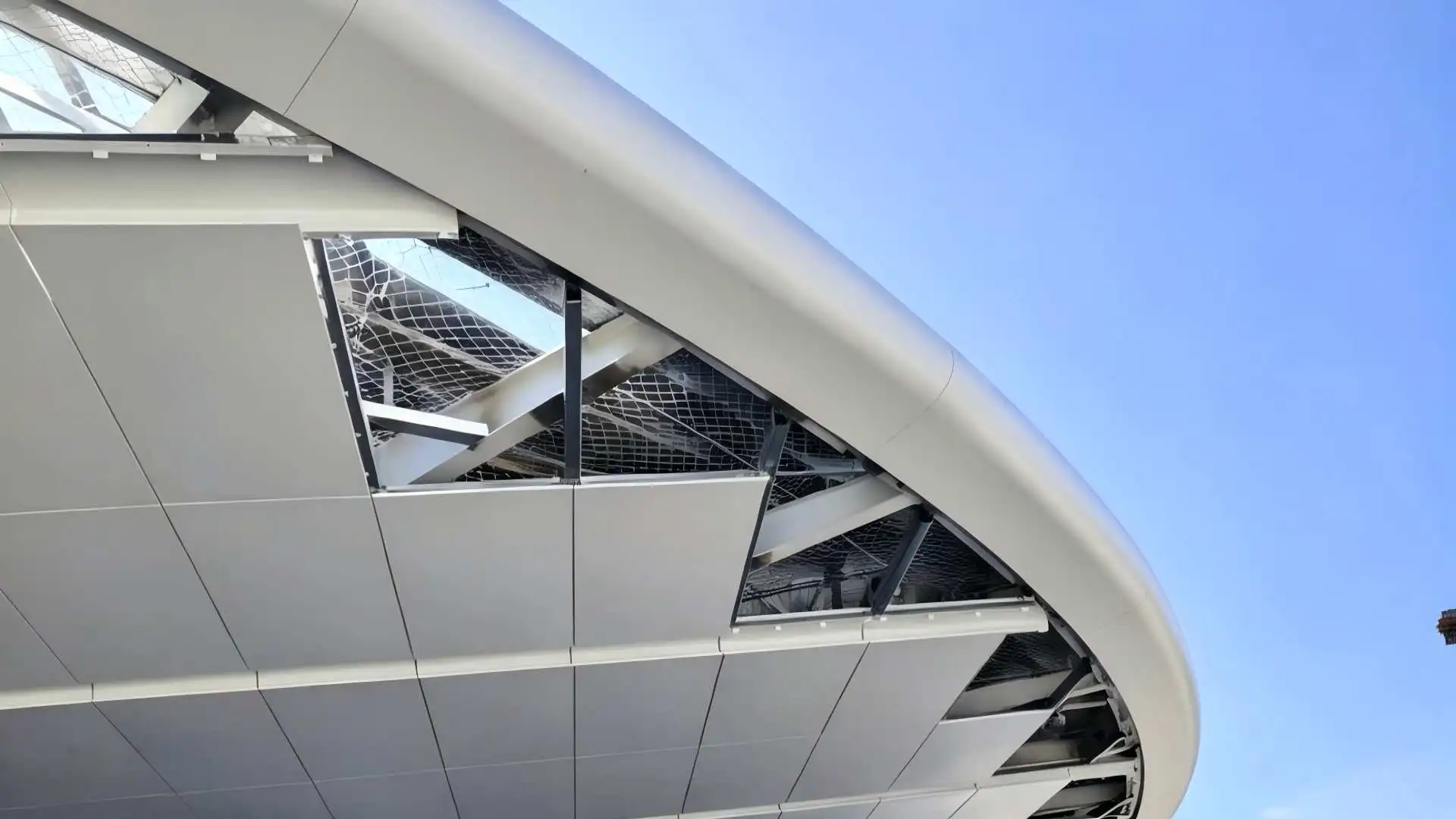Partial Installation Effect of Exterior Aluminum Panels