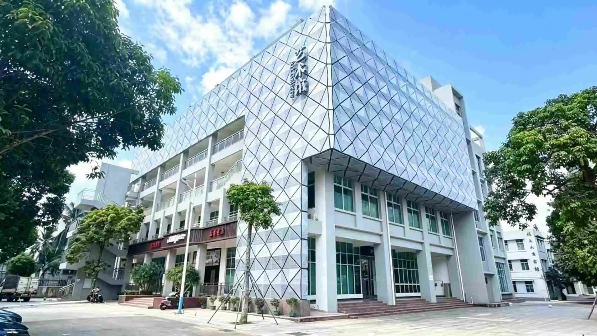 Finished Effect of Folded Aluminium Cladding