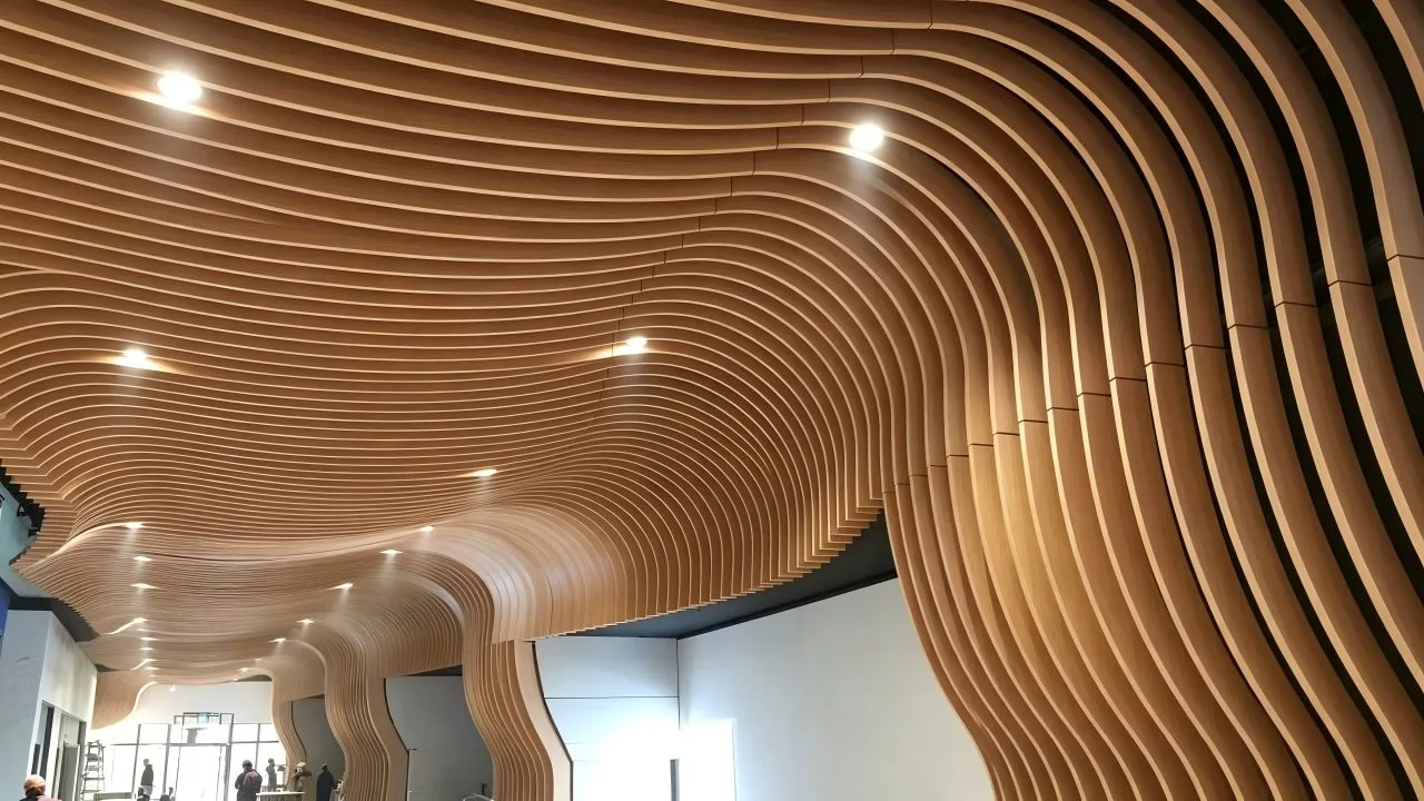 Wood‑grain Curved Aluminum Square Tube Ceiling, Real Interior Installation Rendering