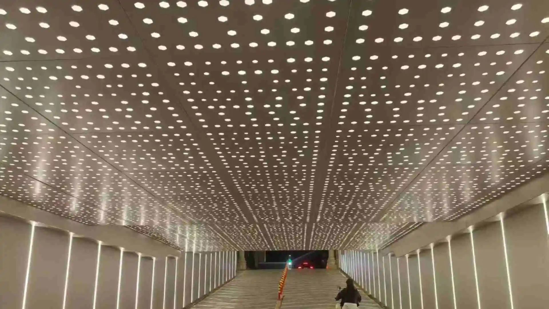 Underground parking lot aluminum suspended ceiling with integrated LED lighting system, fireproof & moisture-proof metal ceiling for basement car park, integrated lighting aluminum panel for underground garage project