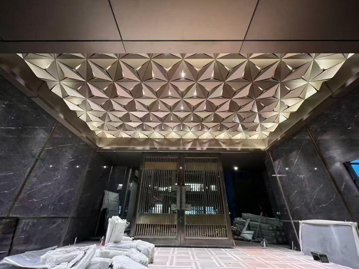 Performance and Application Advantages of PVDF Aluminum Veneer Curtain Wall